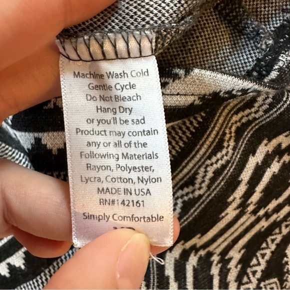 Lularoe Black and White Tribal Print Boho Cassie Pencil Skirt - Picture 4 of 4